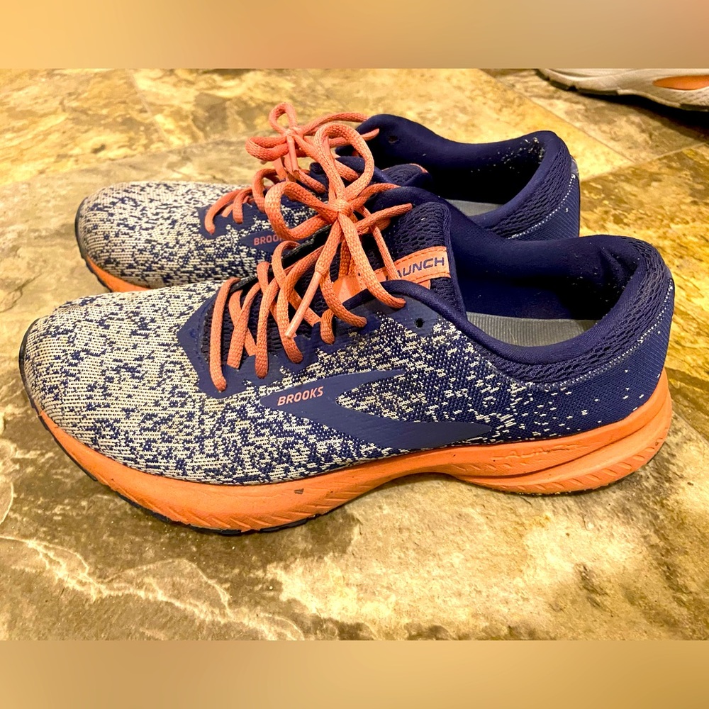 Brooks Launch 6  Women’s size 9